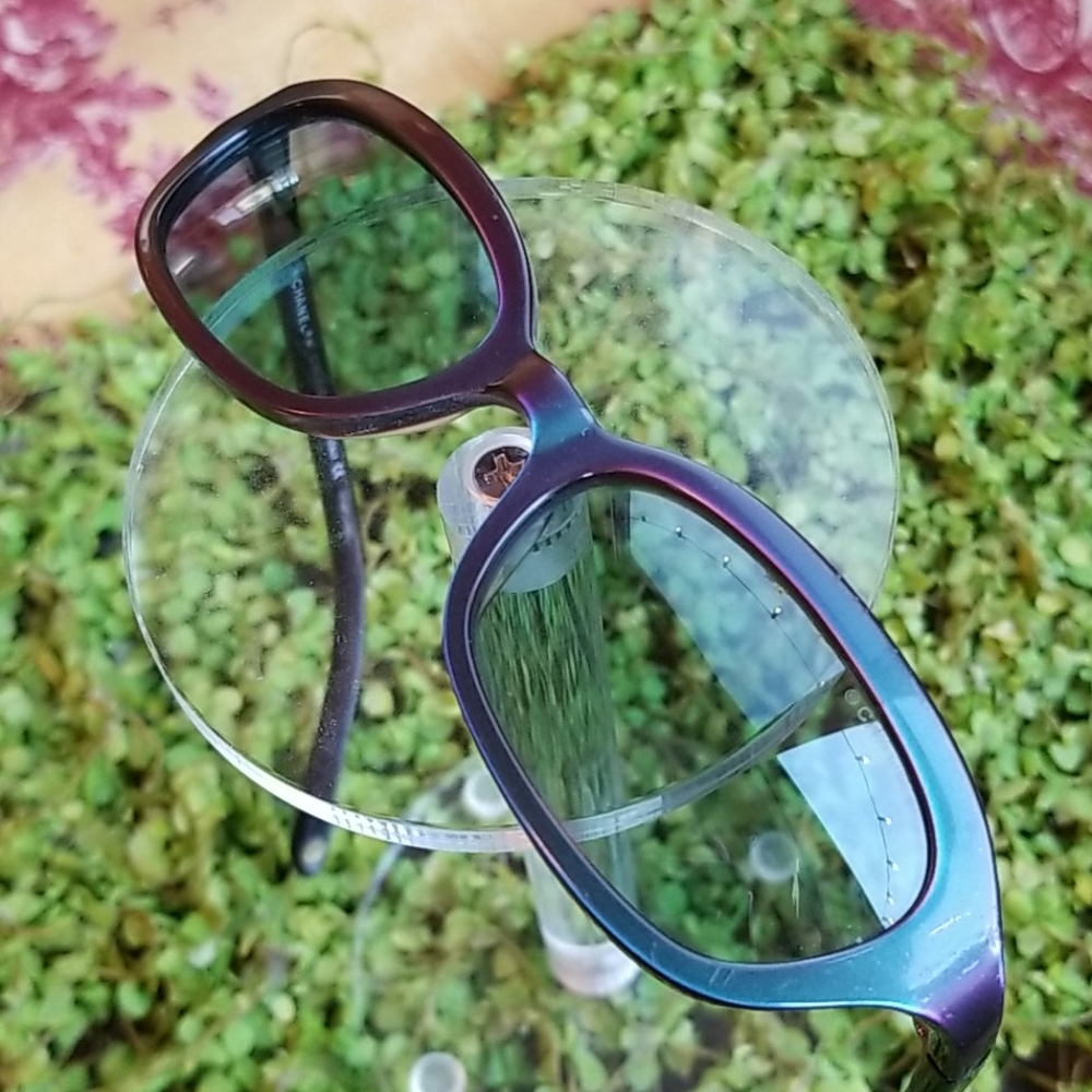 CHANEL Women's Burgundy Sunglasses - Picture 6 of 16